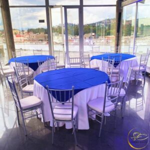 alquiler de mesas redondas y sillas tiffany para eventos